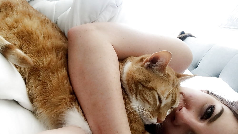 10 ways to show your feline friend how much you care